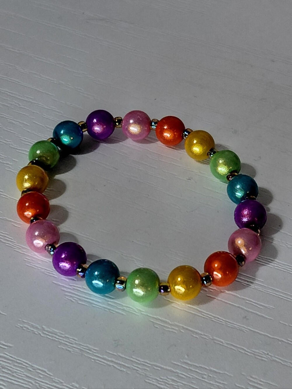 Hand Crafted Rainbow Pearl-Effect Stretch Bead Bracelet 6.25 Inches - Picture 4 of 4